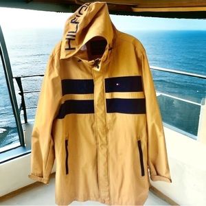 Tommy Hilfiger Rain Jacket Front Zipper Attached Hood Logo